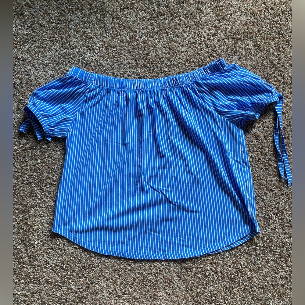 MEDIUM striped off-the-shoulder top
